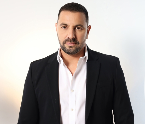 תמונת מופע: שלומי סרנגה בליווי 7 נגנים - הטברנה השמחה מכולן